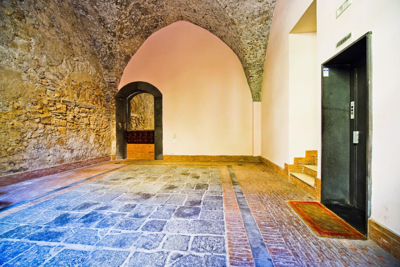Bed And Travel Apartment Dogana Regia 15 Salerno Exterior photo